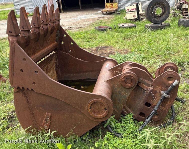 image for item DY0554 Helac clamshell bucket