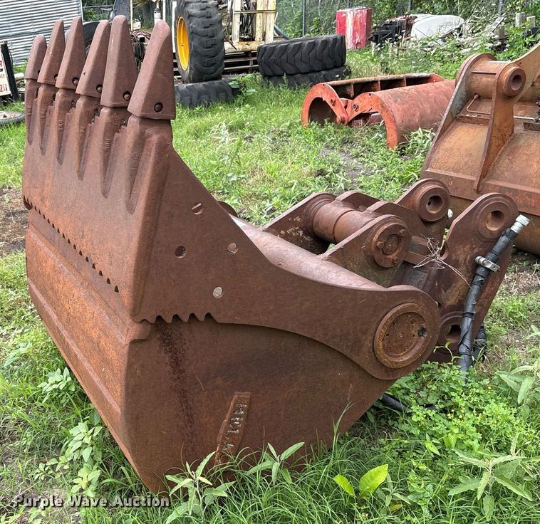 image for item DY0554 Helac clamshell bucket