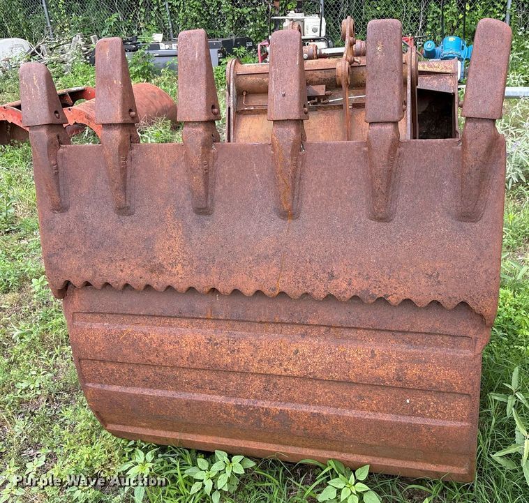 image for item DY0554 Helac clamshell bucket