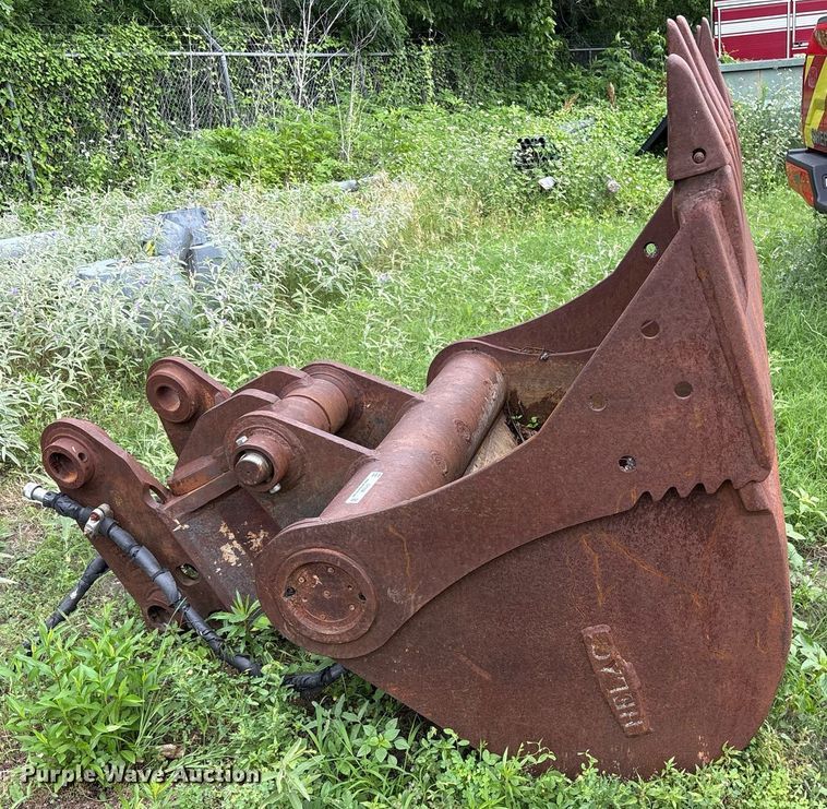 image for item DY0554 Helac clamshell bucket