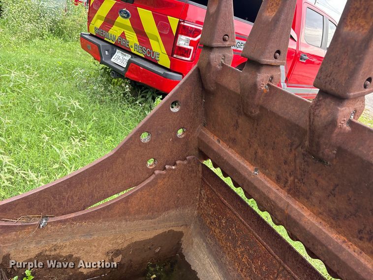 image for item DY0554 Helac clamshell bucket