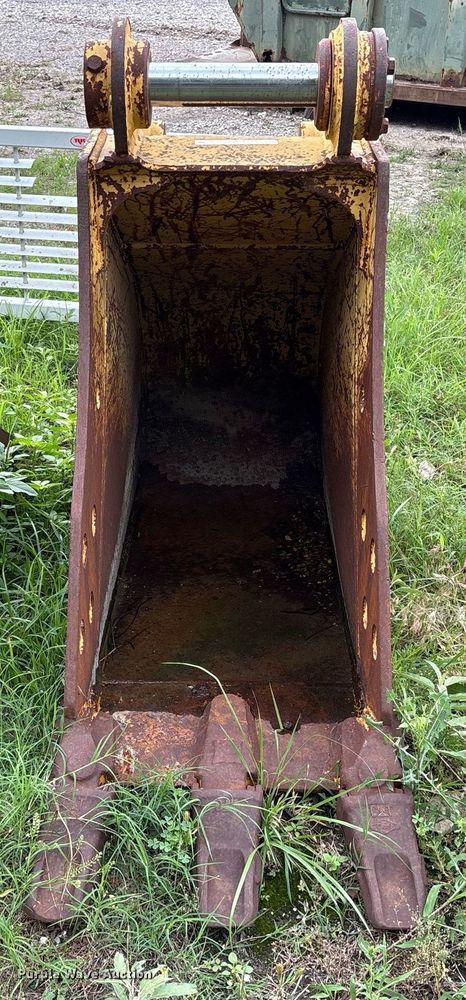 image for item DY0555 Caterpillar 315C excavator bucket