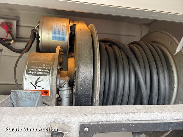 image for item DY0560 2009 Pierce Manufacturing Custom Contender pumper fire truck