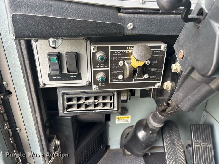 image for item DY0560 2009 Pierce Manufacturing Custom Contender pumper fire truck