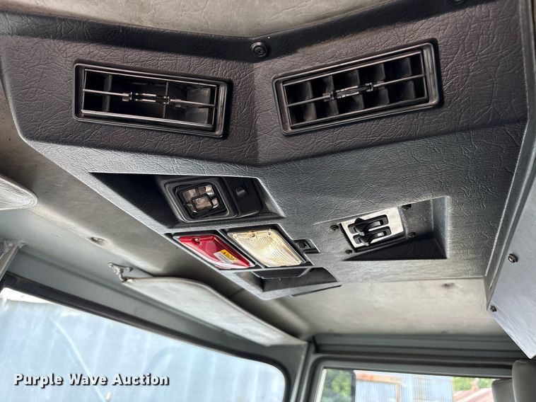 image for item DY0560 2009 Pierce Manufacturing Custom Contender pumper fire truck