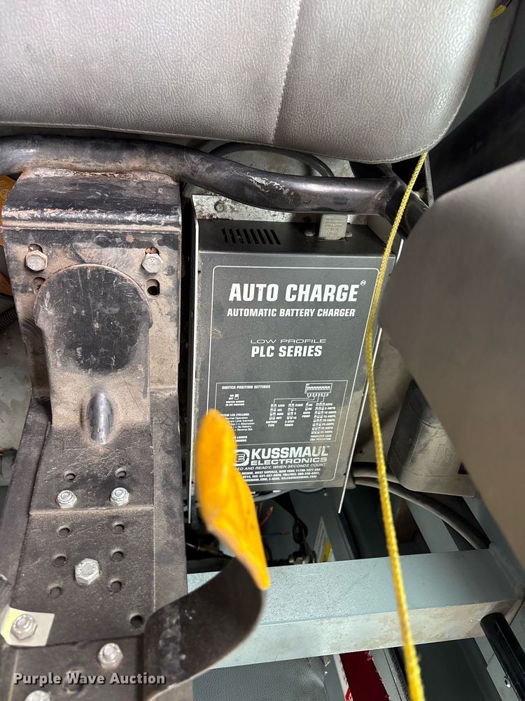 image for item DY0560 2009 Pierce Manufacturing Custom Contender pumper fire truck