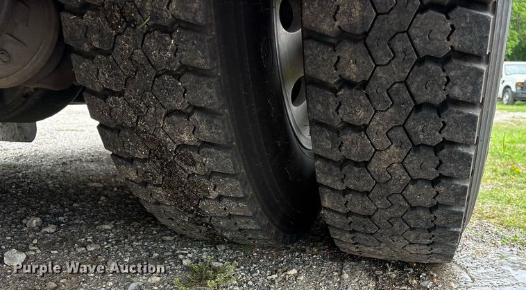 image for item DY0560 2009 Pierce Manufacturing Custom Contender pumper fire truck