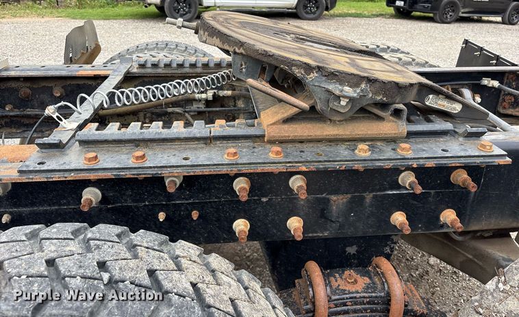 image for item DY0564 2006 Mack CV713 semi truck