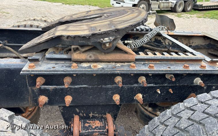 image for item DY0564 2006 Mack CV713 semi truck