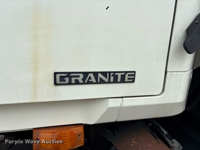 image for item DY0564 2006 Mack CV713 semi truck