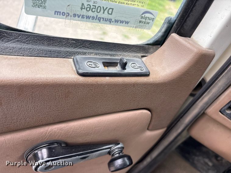 image for item DY0564 2006 Mack CV713 semi truck