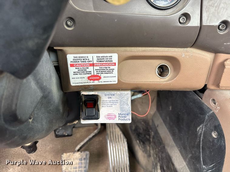 image for item DY0564 2006 Mack CV713 semi truck