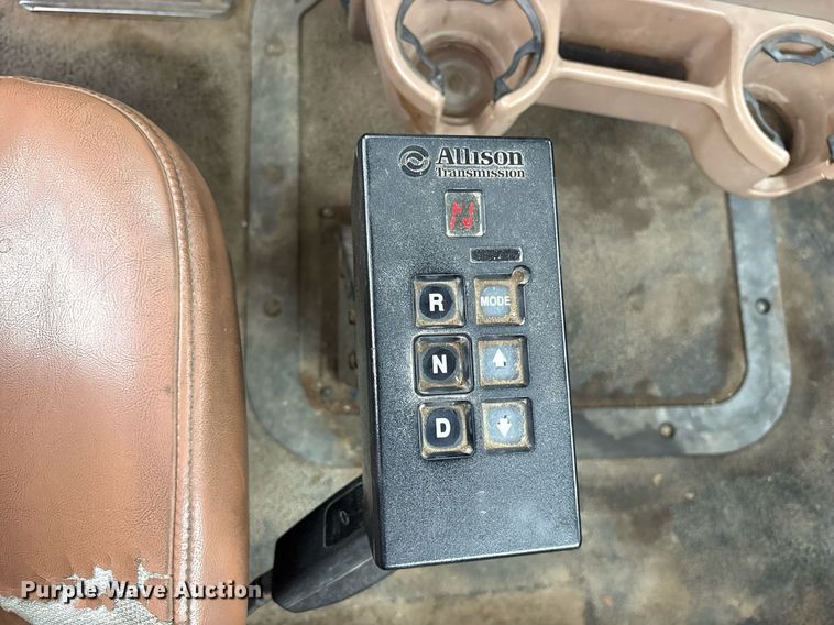 image for item DY0564 2006 Mack CV713 semi truck