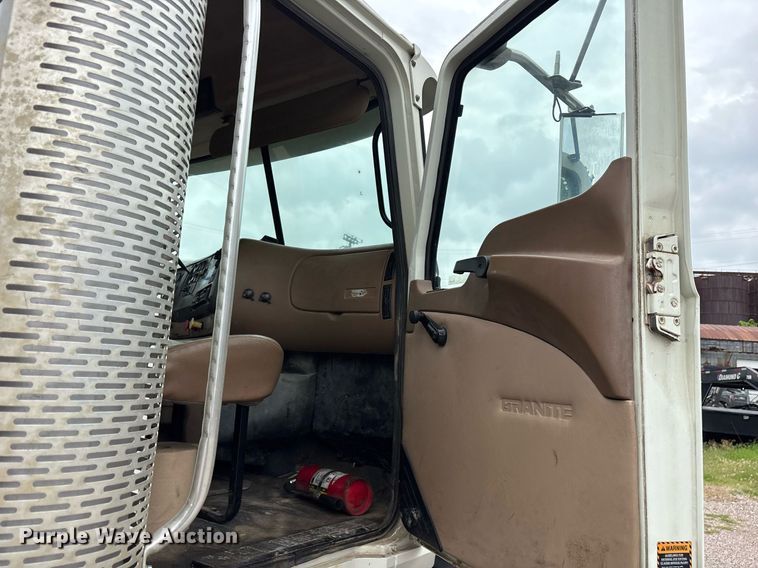 image for item DY0564 2006 Mack CV713 semi truck