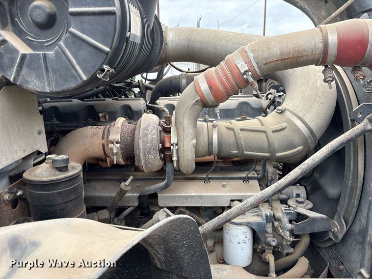 image for item DY0564 2006 Mack CV713 semi truck