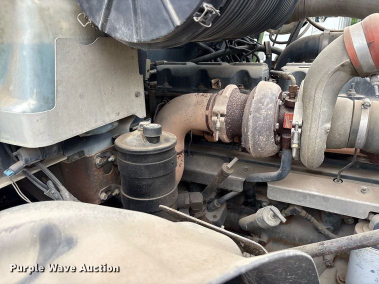 image for item DY0564 2006 Mack CV713 semi truck