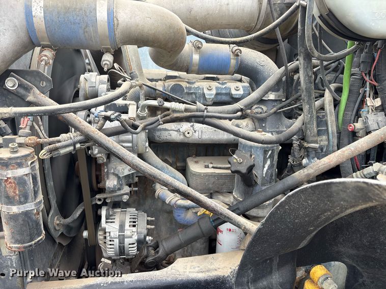 image for item DY0564 2006 Mack CV713 semi truck