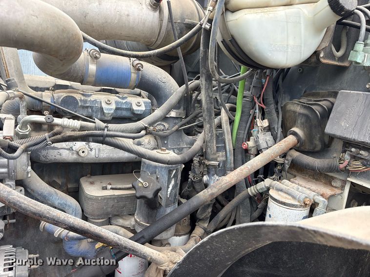 image for item DY0564 2006 Mack CV713 semi truck