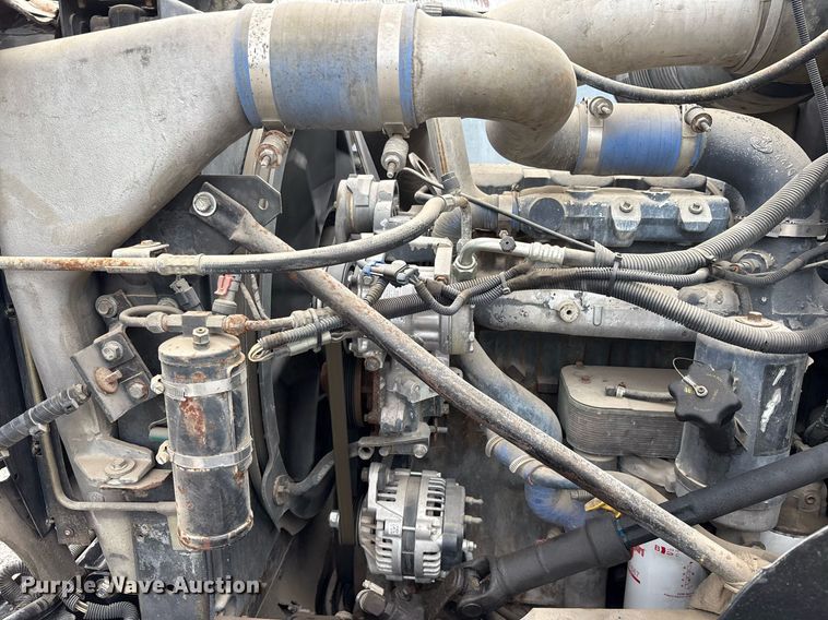 image for item DY0564 2006 Mack CV713 semi truck