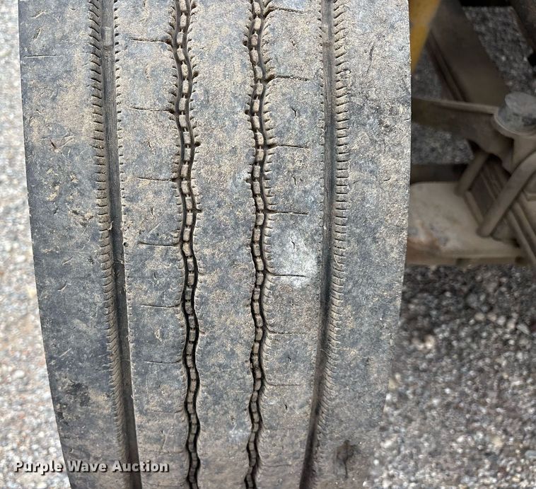 image for item DY0564 2006 Mack CV713 semi truck