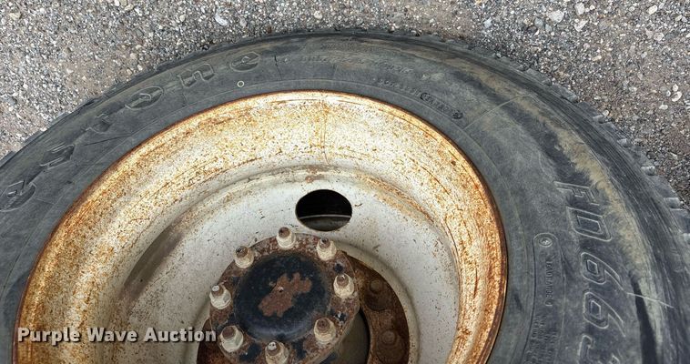 image for item DY0564 2006 Mack CV713 semi truck