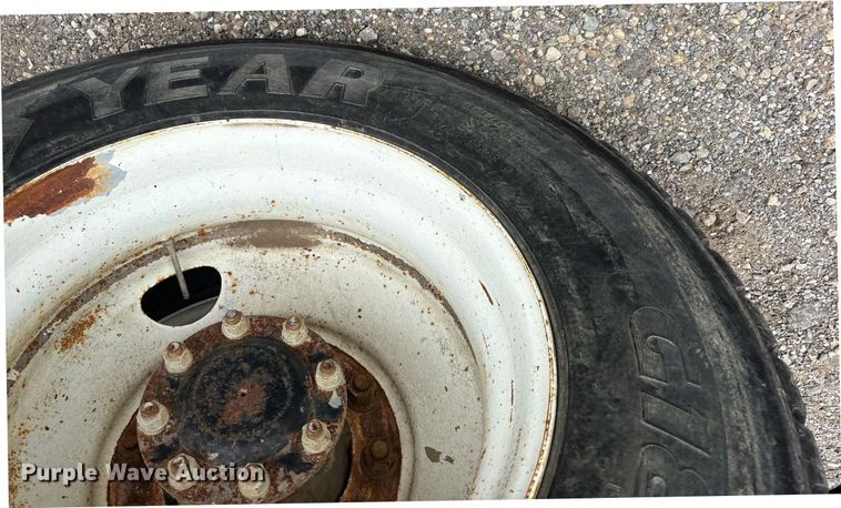 image for item DY0564 2006 Mack CV713 semi truck