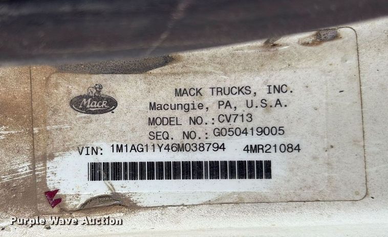 image for item DY0564 2006 Mack CV713 semi truck