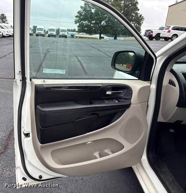 image for item DY0606 2012 Dodge Grand Caravan van