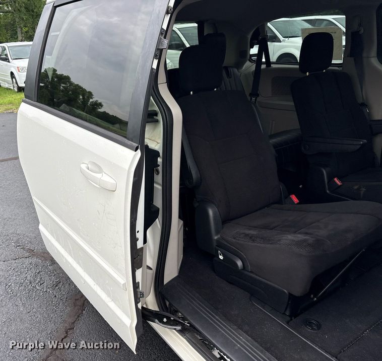 image for item DY0606 2012 Dodge Grand Caravan van