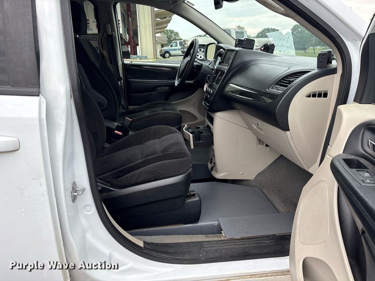 image for item DY0607 2018 Dodge Grand Caravan handicap accessible van