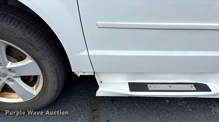 image for item DY0609 2017 Dodge Grand Caravan handicap accessible van