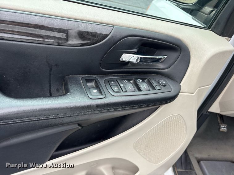 image for item DY0609 2017 Dodge Grand Caravan handicap accessible van