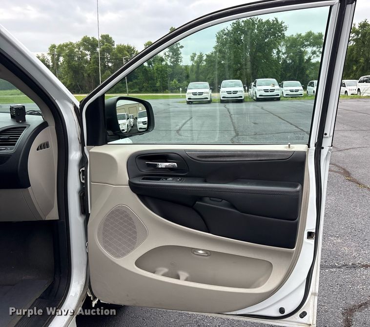 image for item DY0609 2017 Dodge Grand Caravan handicap accessible van