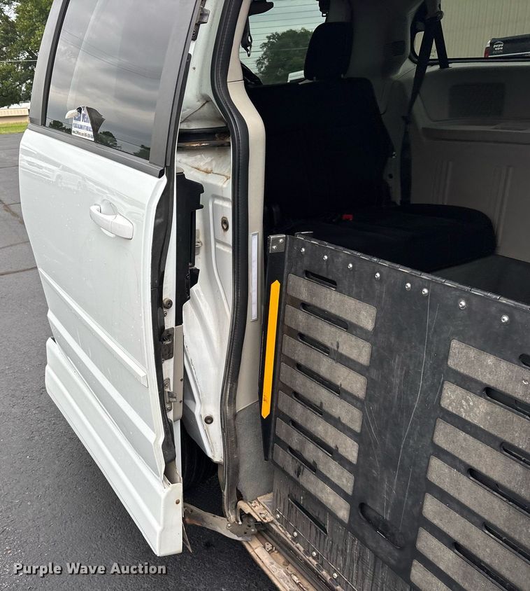 image for item DY0609 2017 Dodge Grand Caravan handicap accessible van