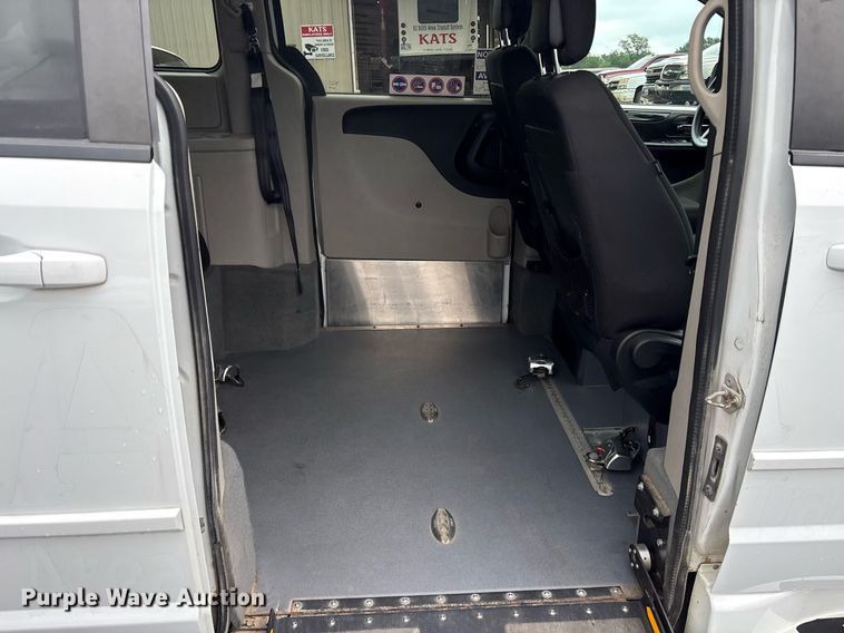 image for item DY0609 2017 Dodge Grand Caravan handicap accessible van