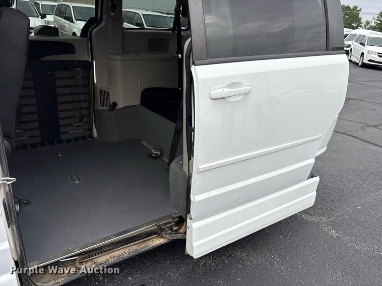 image for item DY0609 2017 Dodge Grand Caravan handicap accessible van