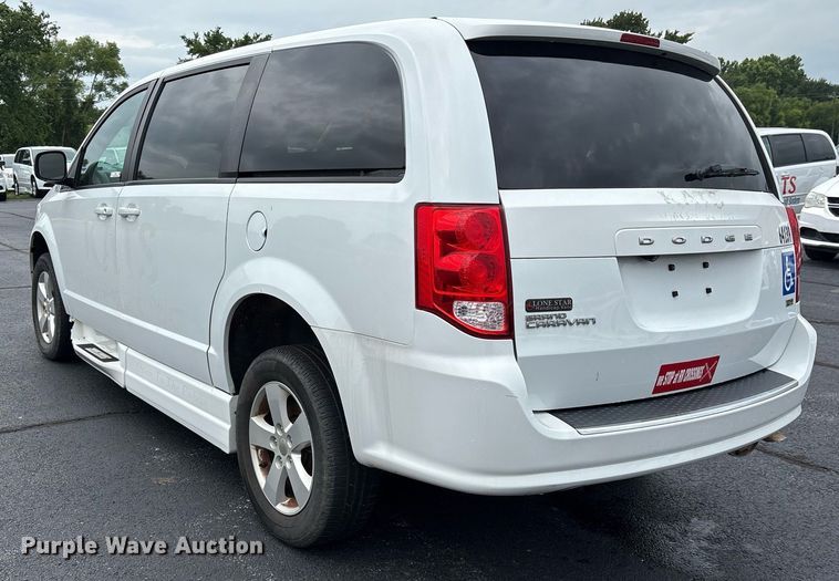 image for item DY0610 2018 Dodge Grand Caravan handicap accessible van