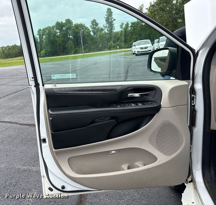 image for item DY0610 2018 Dodge Grand Caravan handicap accessible van
