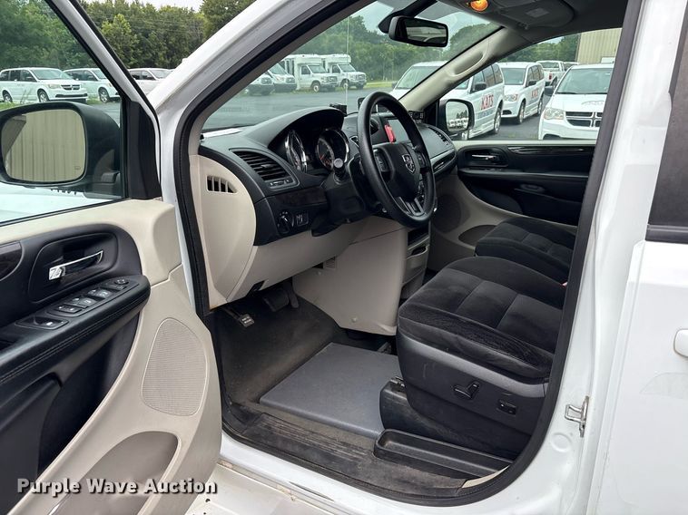 image for item DY0610 2018 Dodge Grand Caravan handicap accessible van