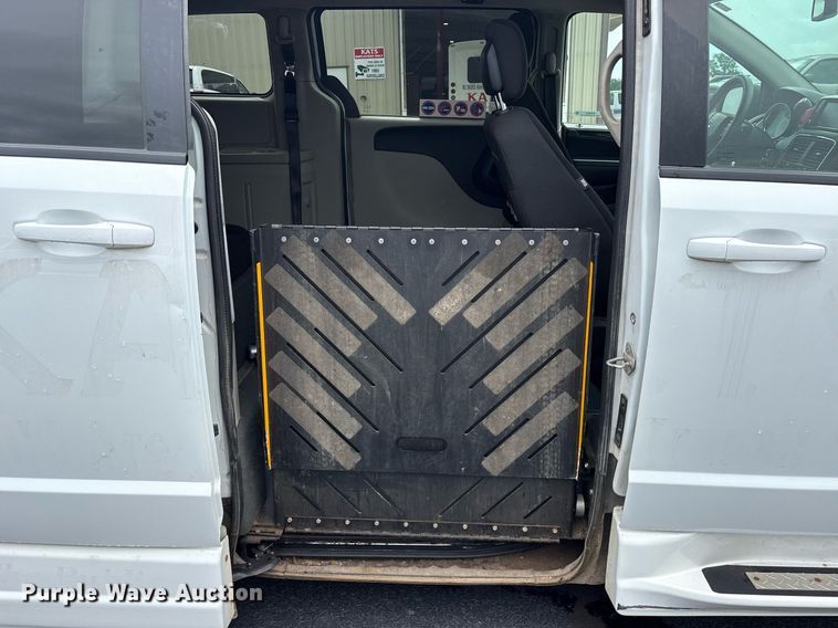 image for item DY0610 2018 Dodge Grand Caravan handicap accessible van