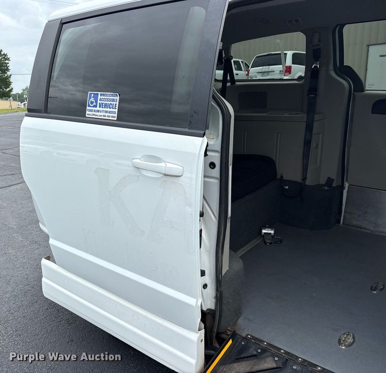 image for item DY0610 2018 Dodge Grand Caravan handicap accessible van
