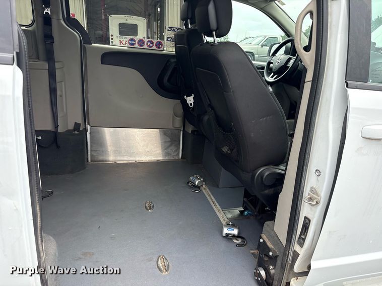image for item DY0610 2018 Dodge Grand Caravan handicap accessible van