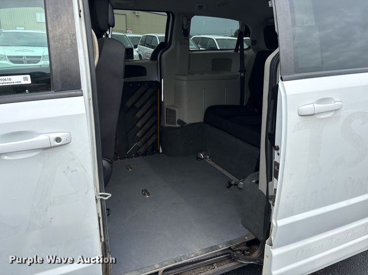 image for item DY0610 2018 Dodge Grand Caravan handicap accessible van