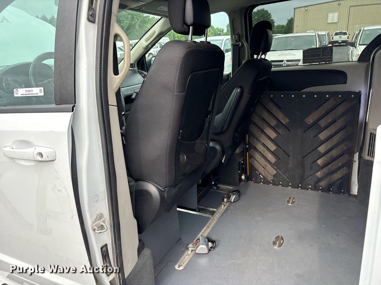 image for item DY0610 2018 Dodge Grand Caravan handicap accessible van