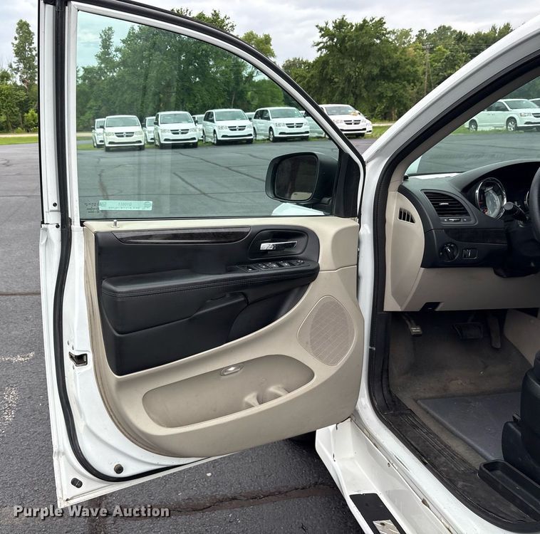 image for item DY0611 2018 Dodge Grand Caravan handicap accessible van