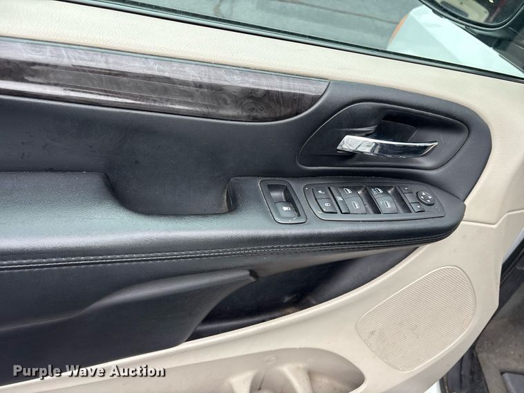 image for item DY0611 2018 Dodge Grand Caravan handicap accessible van