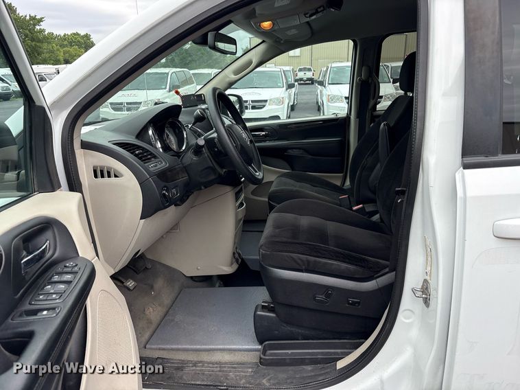 image for item DY0611 2018 Dodge Grand Caravan handicap accessible van