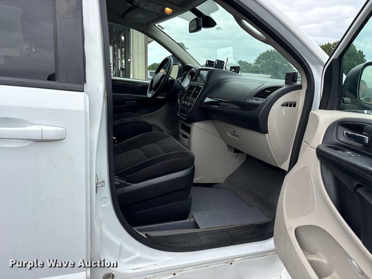 image for item DY0611 2018 Dodge Grand Caravan handicap accessible van