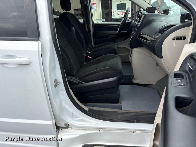 image for item DY0611 2018 Dodge Grand Caravan handicap accessible van