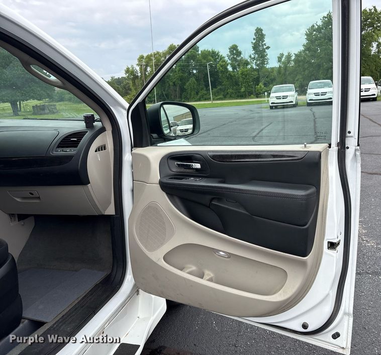 image for item DY0611 2018 Dodge Grand Caravan handicap accessible van